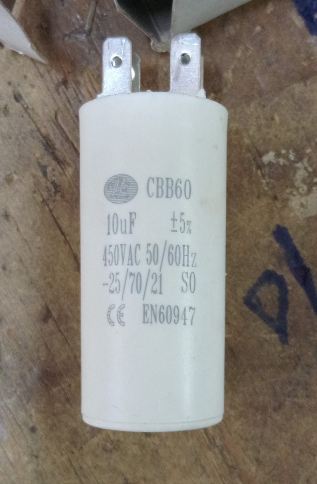 CAPACITOR 10 uf